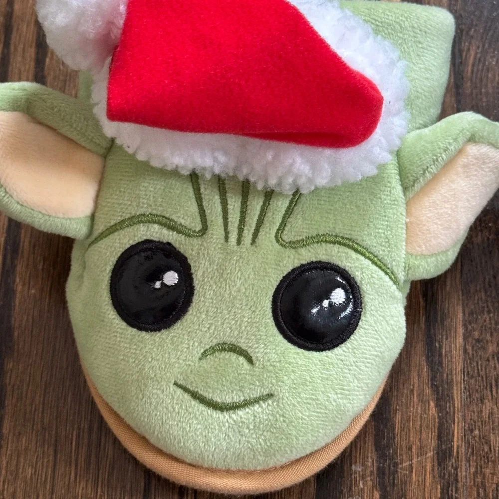 Star Wars Grogu Baby Yoda Kids XL 2-3 Plush Slippers Santa Hat Holiday NWOT